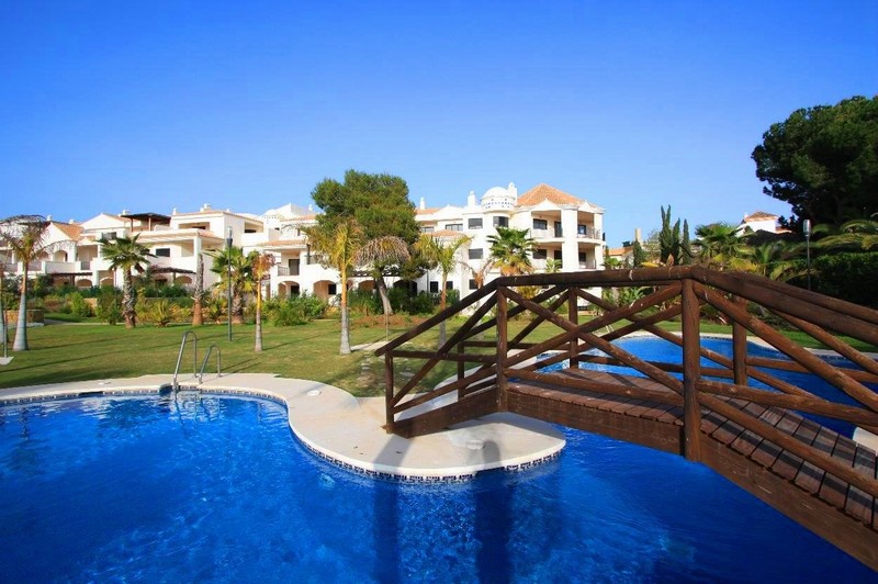 2 bedroom apartment in Las Mimosas, Puerto Banus within walking distance to all the action.